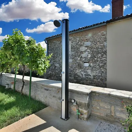Vikendica Mit Privatpool Fuer 6 Personen Ca 55 Qm In Galizana, Istrien Istrische Riviera Galizana