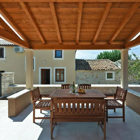 Vikendica Mit Privatpool Fuer 6 Personen Ca 55 Qm In Galizana, Istrien Istrische Riviera *