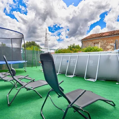 Vikendica Mit Privatpool Fuer 6 Personen Ca 55 Qm In Galizana, Istrien Istrische Riviera Galizana